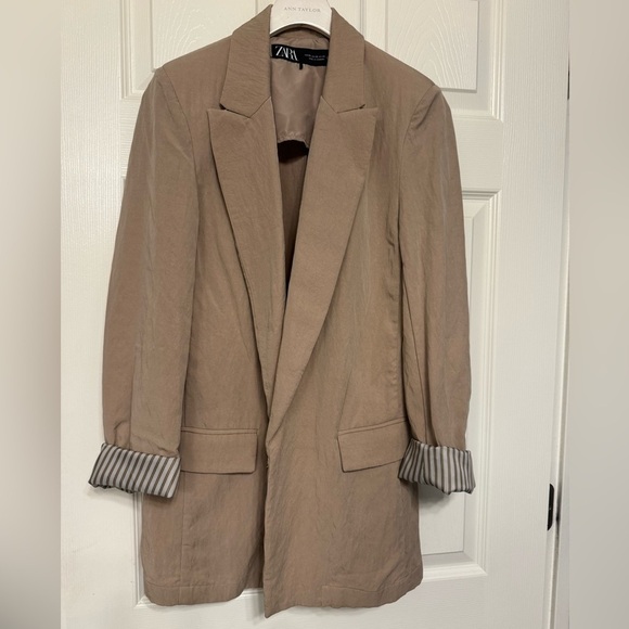 New (w/o tag)  CONTRASTING ROLLED UP SLEEVE BLAZER 🪴- price is firm🪴 - Picture 8 of 8